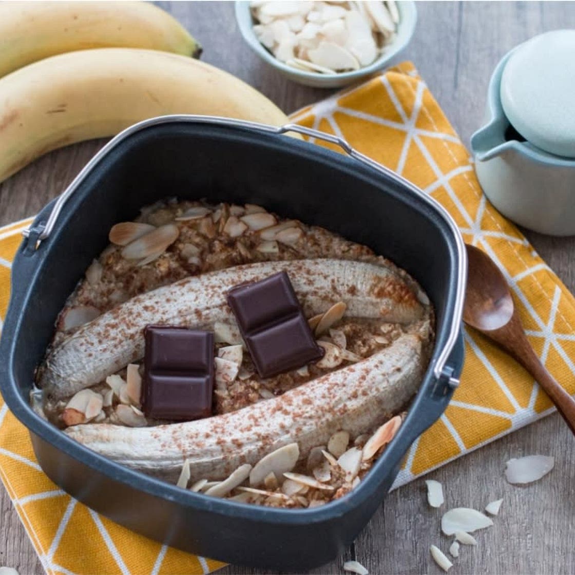 Airfried banana porridge with roasted almonds