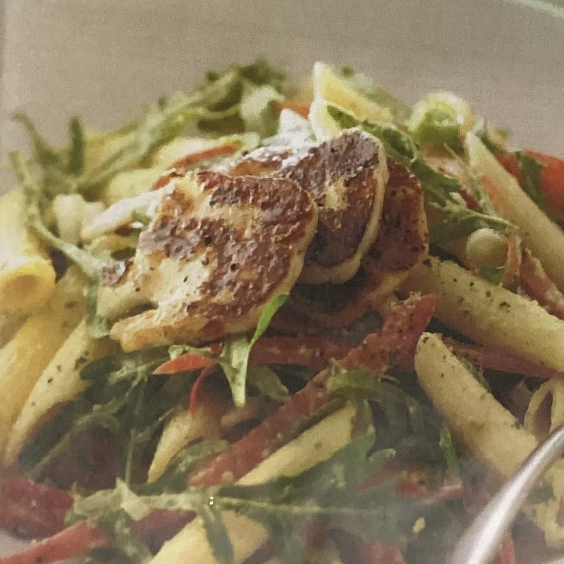 Chicken, Pesto and halloumi pasta 