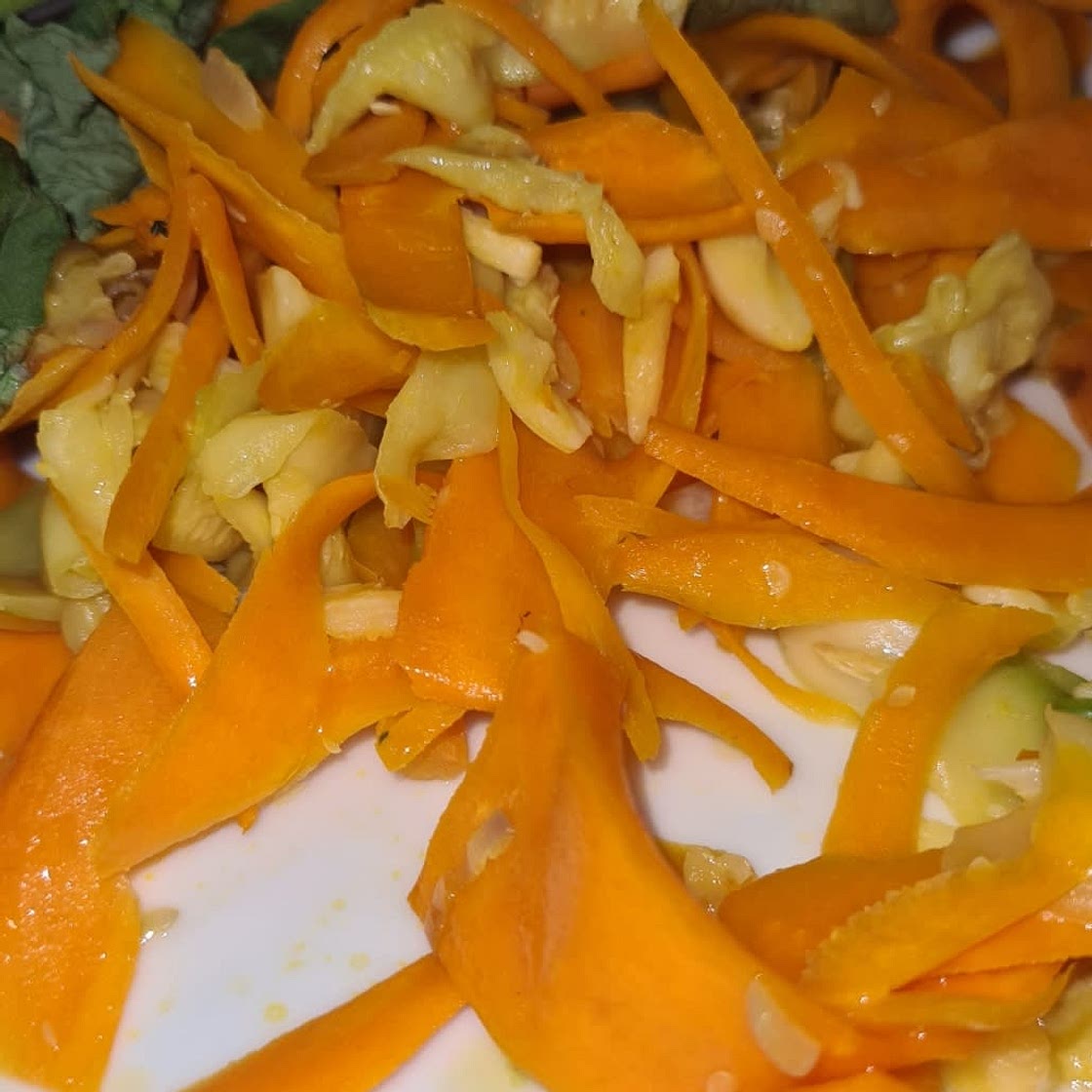 Poêlée de courgettes et carottes en julienne