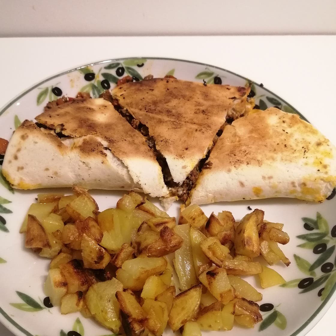 Quesadilla accompagné de frites