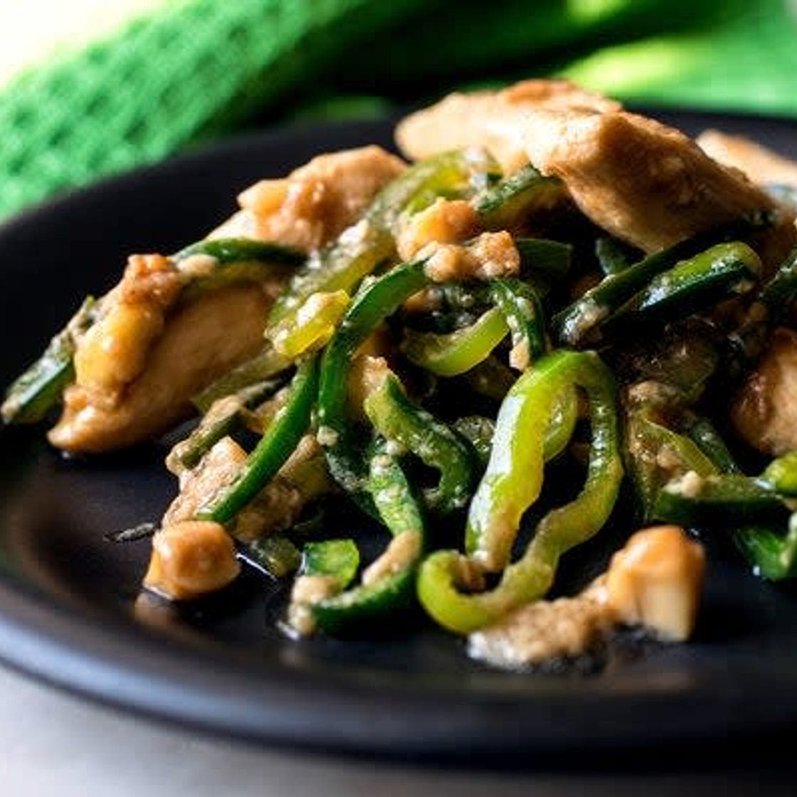 Stir-Fried Chicken with Green Peppers and Ginger