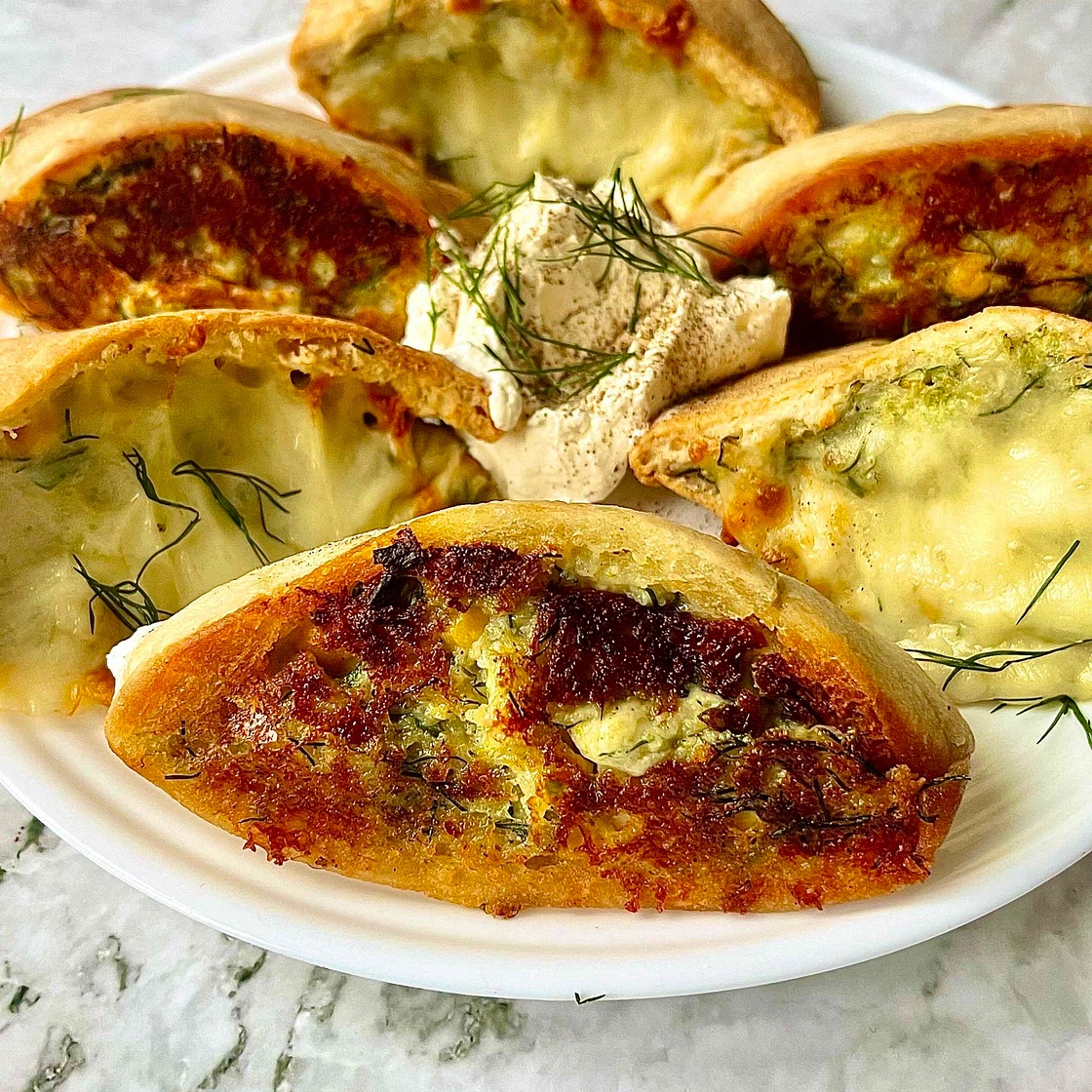 Cheesy Veggie Stuffed Pittas 