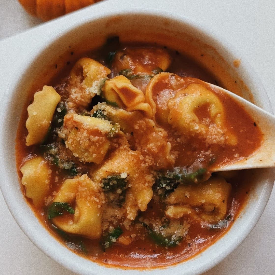 Spinach & Tomato Tortellini Soup