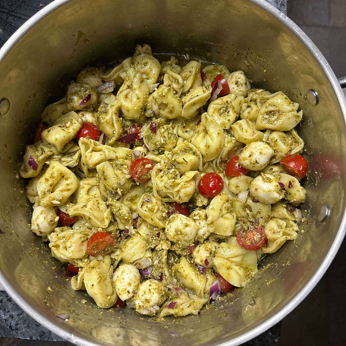 Easy Pesto Tortellini Pasta Salad