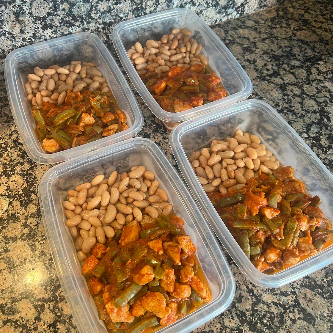 PUERCO CON NOPALES EN SALSA ROJA 