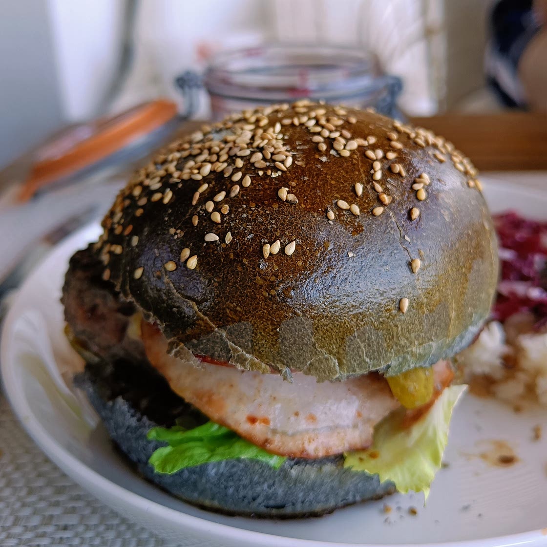 Buns noirs parfaits pour burgers