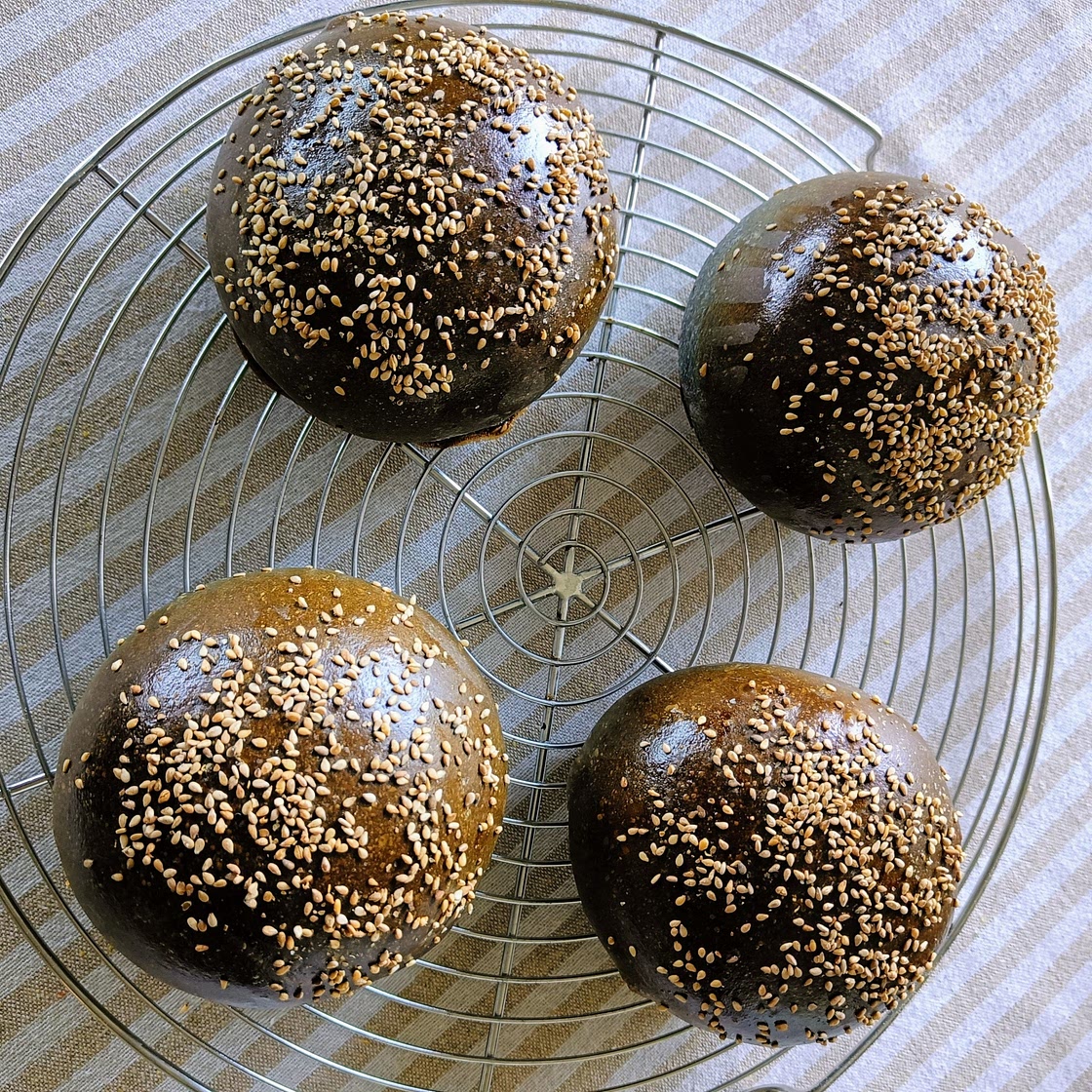 Buns noirs parfaits pour burgers