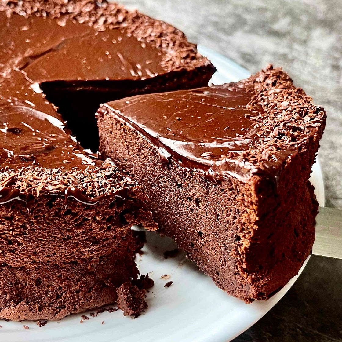 2 Ingredient Chocolate Cake 