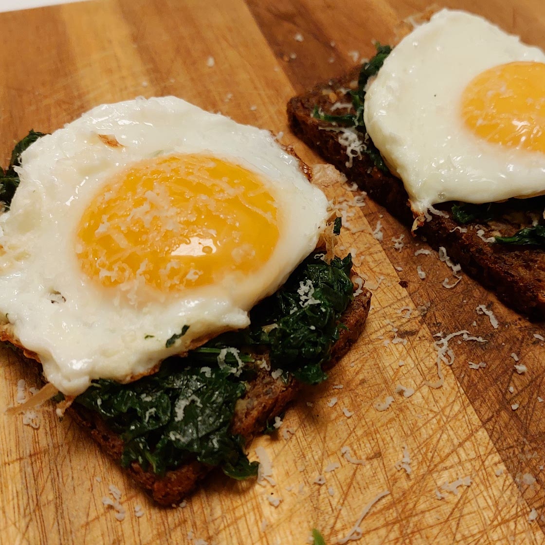 Smørrebrød - Fried ggs, spinach and djong mustard