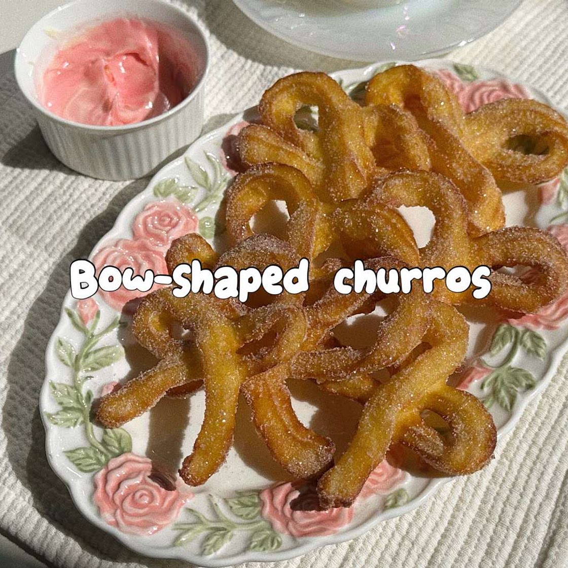 Bow-shaped churros