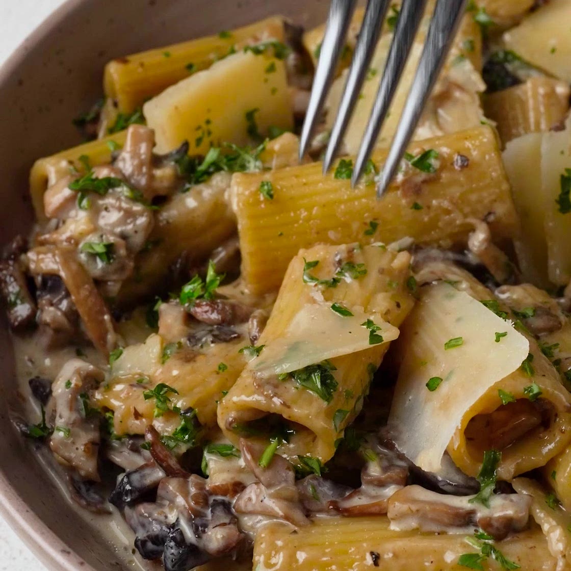 Three-Fungi Alfredo Rigatoni🍄