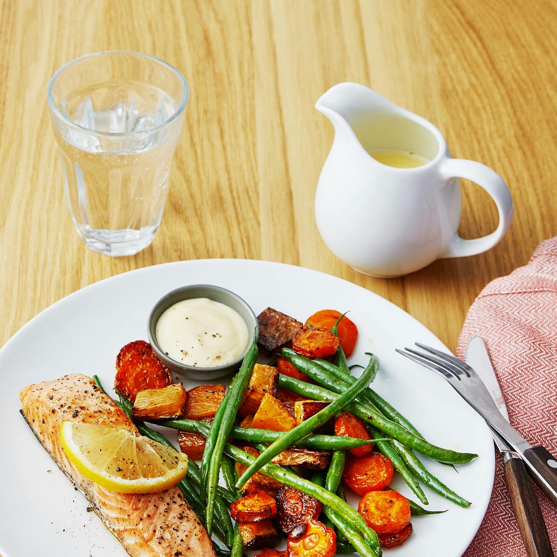Salmon with veggies & hollandaise