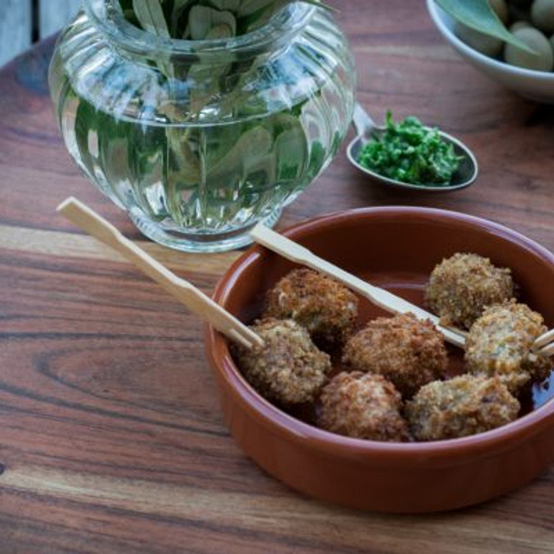 Fried olives in a Fitness Bread coat with herbal filling – Mestemacher