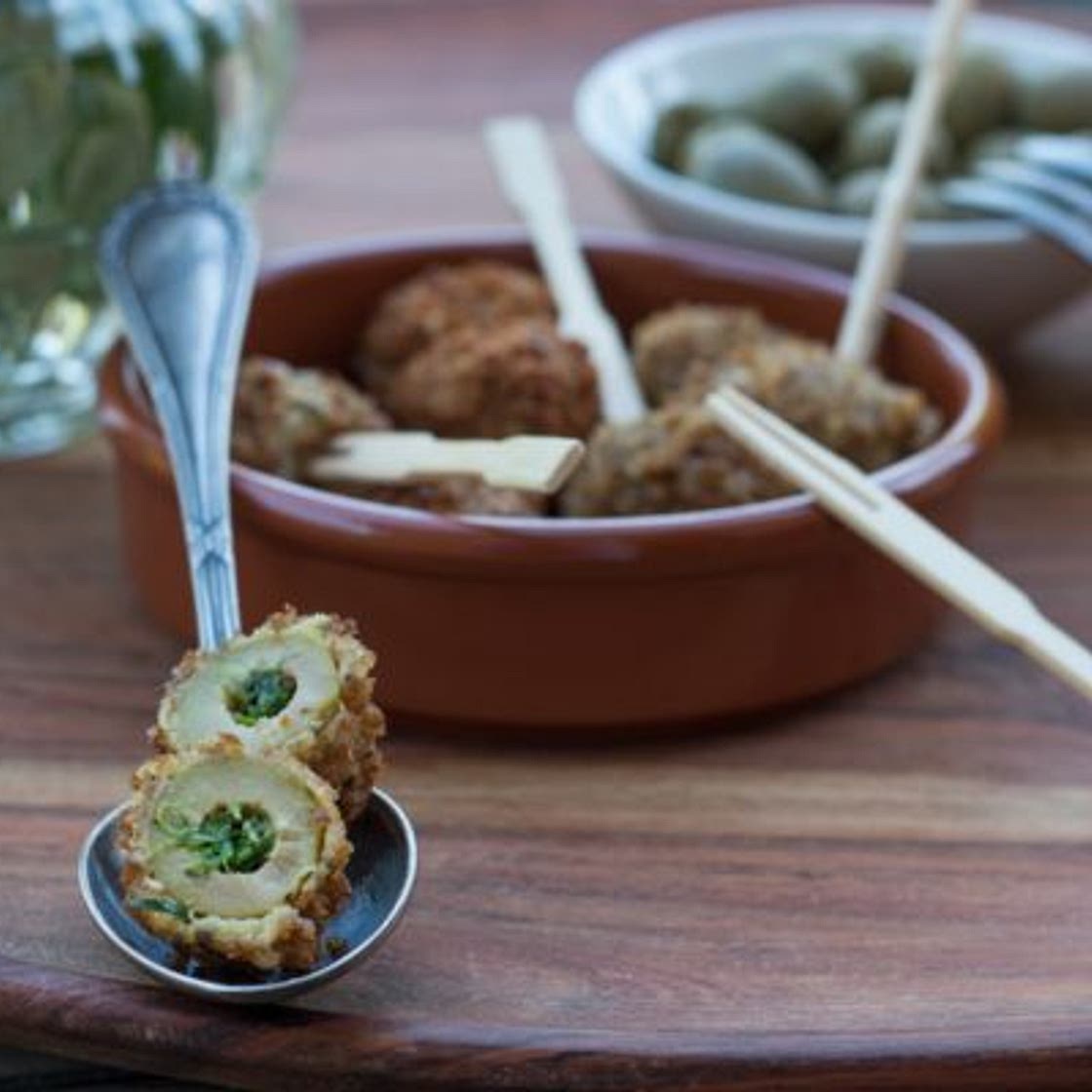 Fried olives in a Fitness Bread coat with herbal filling – Mestemacher