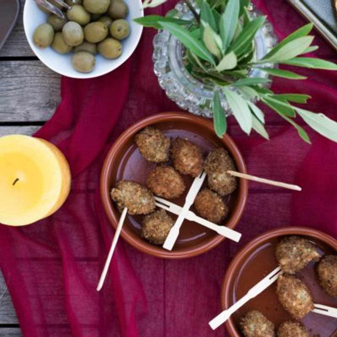 Fried olives in a Fitness Bread coat with herbal filling – Mestemacher