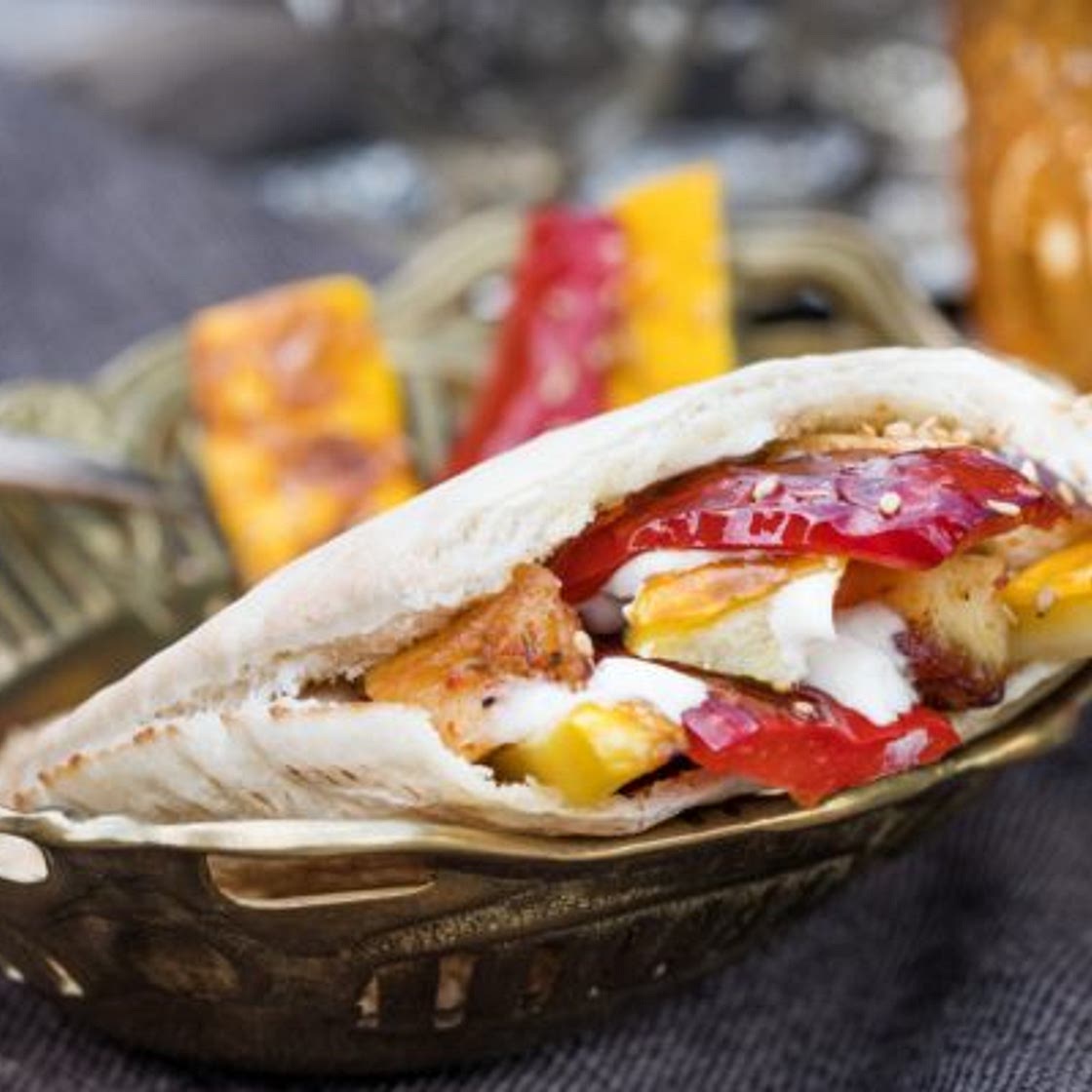 Pita with grilled vegetables, grilled cheese and peanut butter dip – Mestemacher