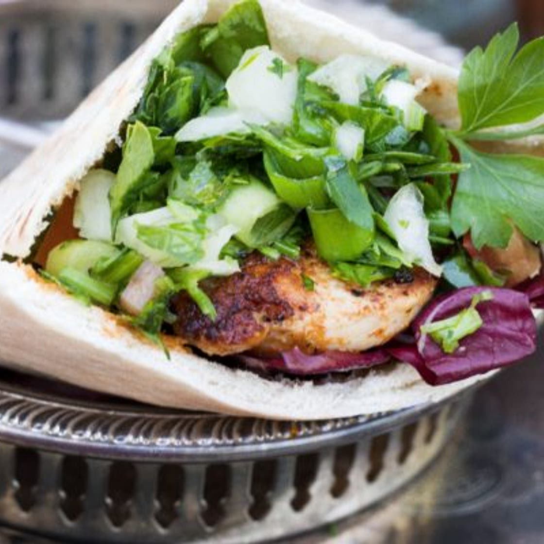 Pita with chilli chicken and Oriental parsley salad – Mestemacher