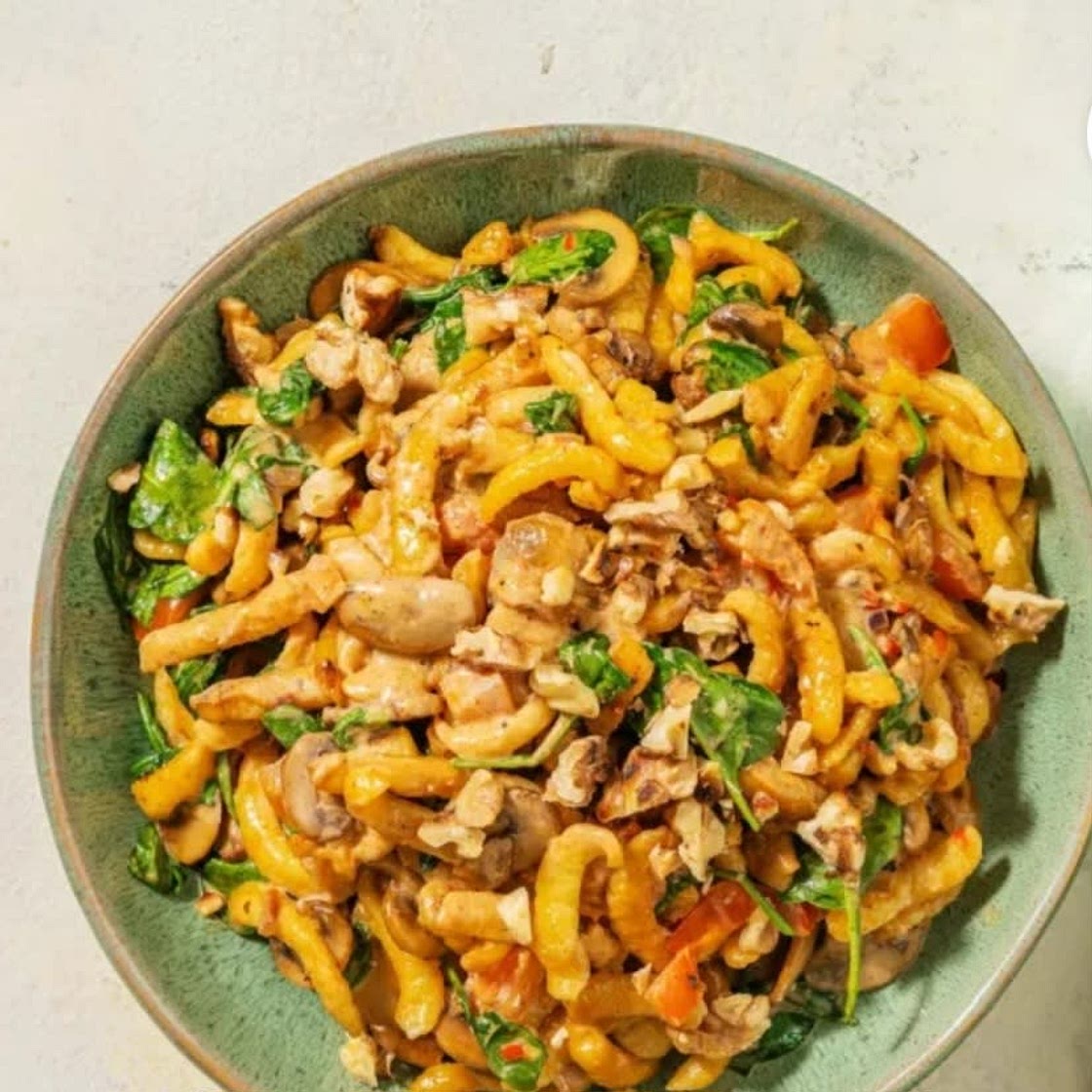 Babyspinat-Spätzle-Pfanne mit Champignons