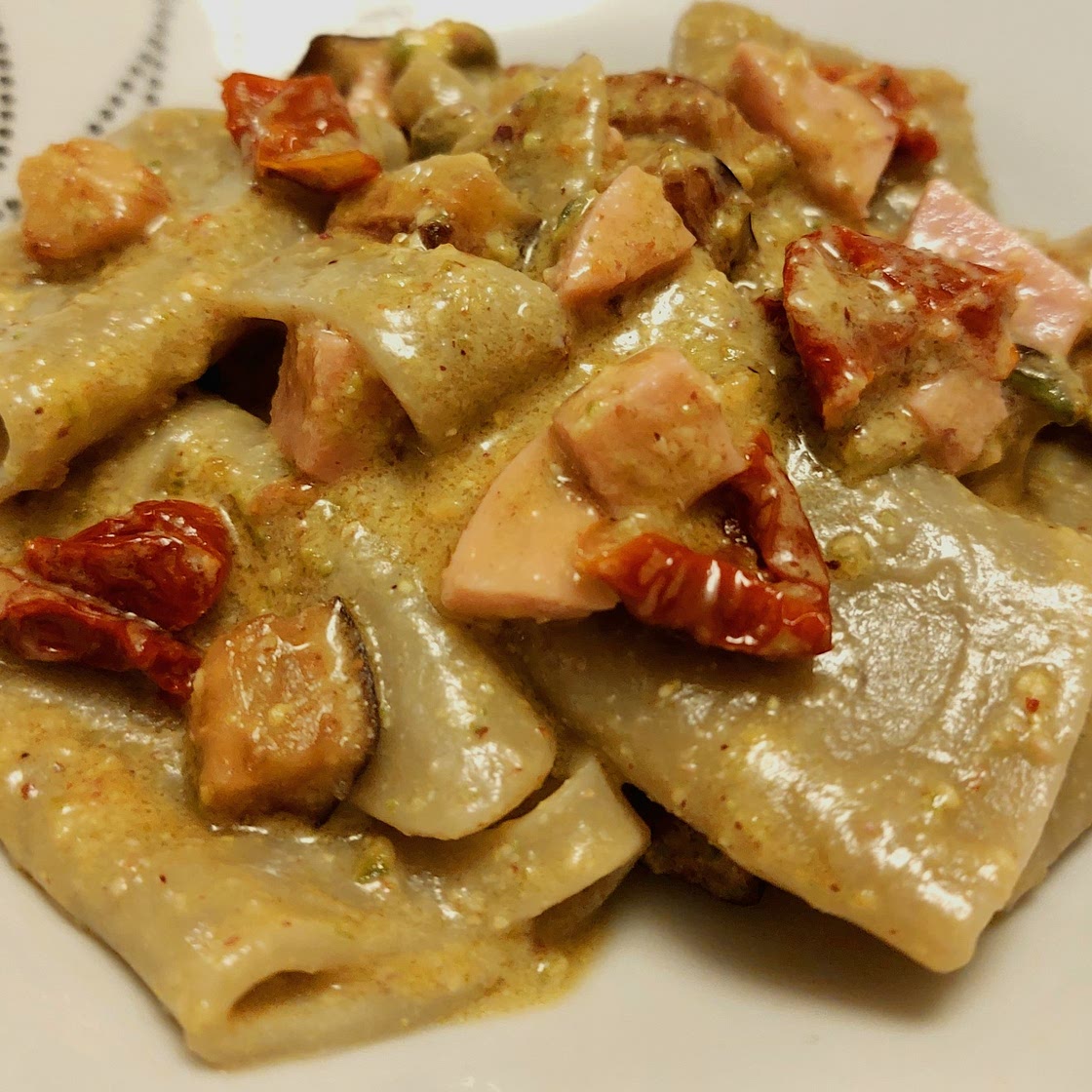 Pasta - Pistachio pesto, mortadella, eggplants and dried tomatoes