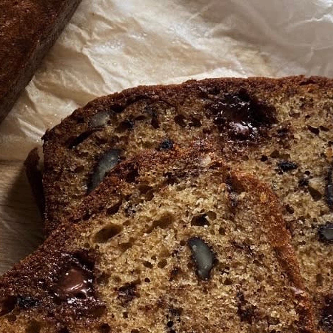 Gâteau au yaourt, pépites de chocolat et noix