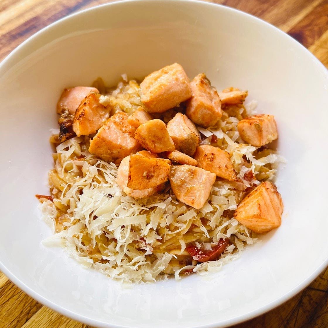 Delicious One-Pan Tomato Orzo with Grilled Salmon: A Flavorful a