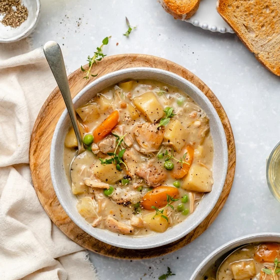 Slow cooker white wine chicken stew