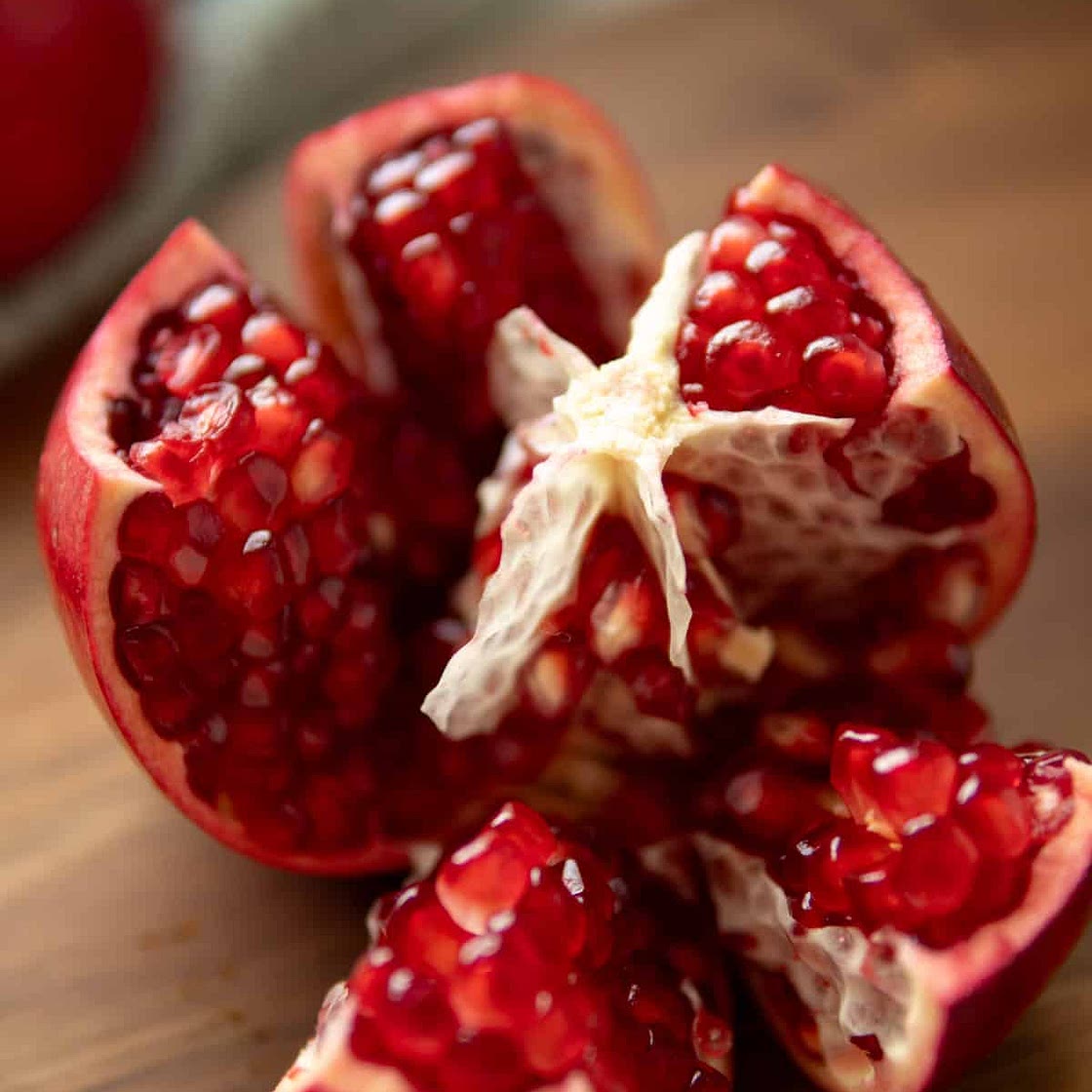Mess Free Way to Cut a Pomegranate