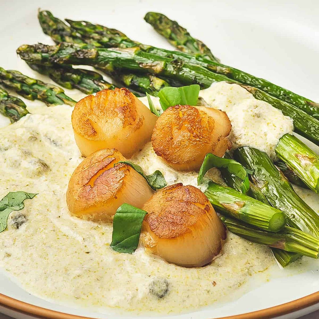 Scallops with Pesto Cream Sauce