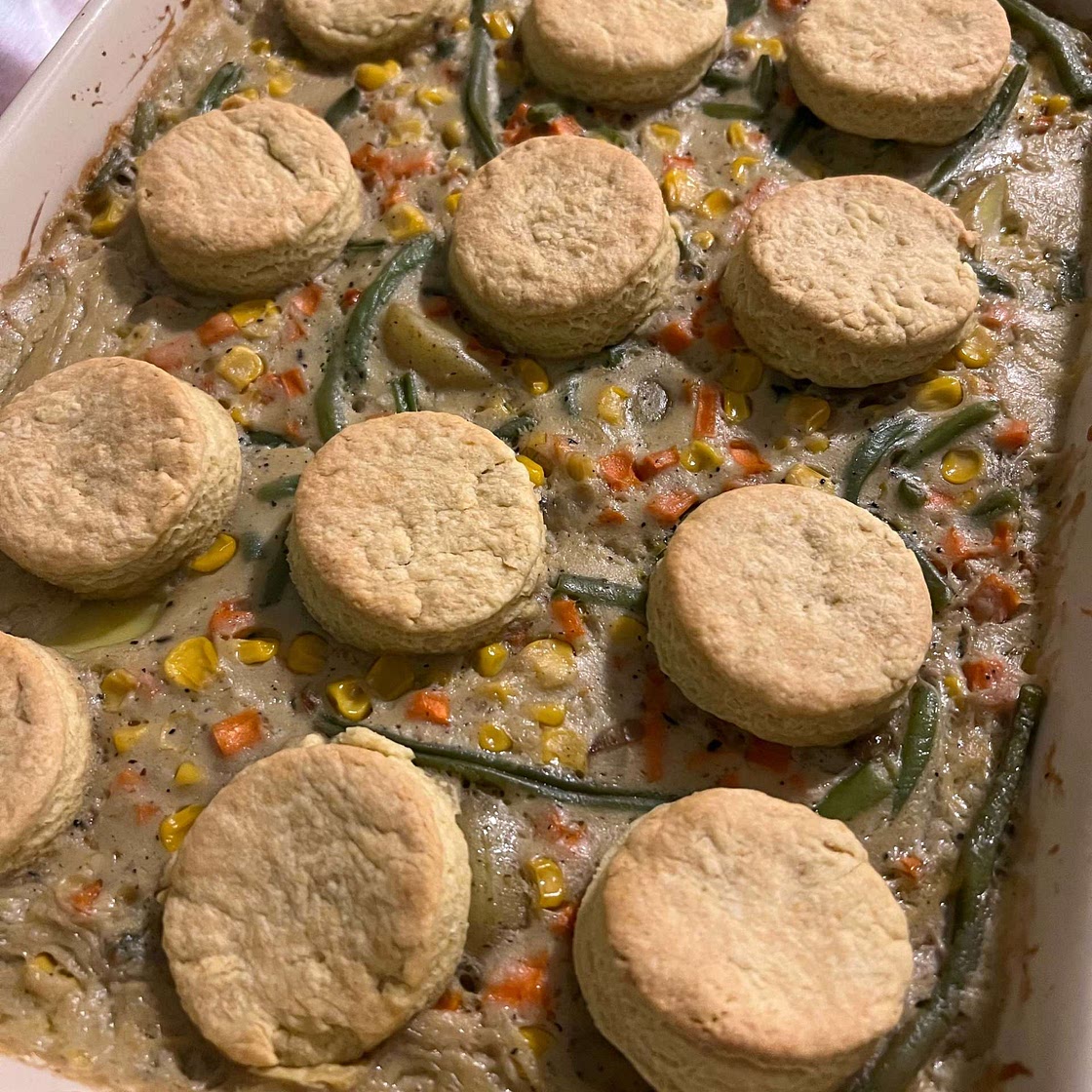 Cheesy biscuit vegetable pot pie