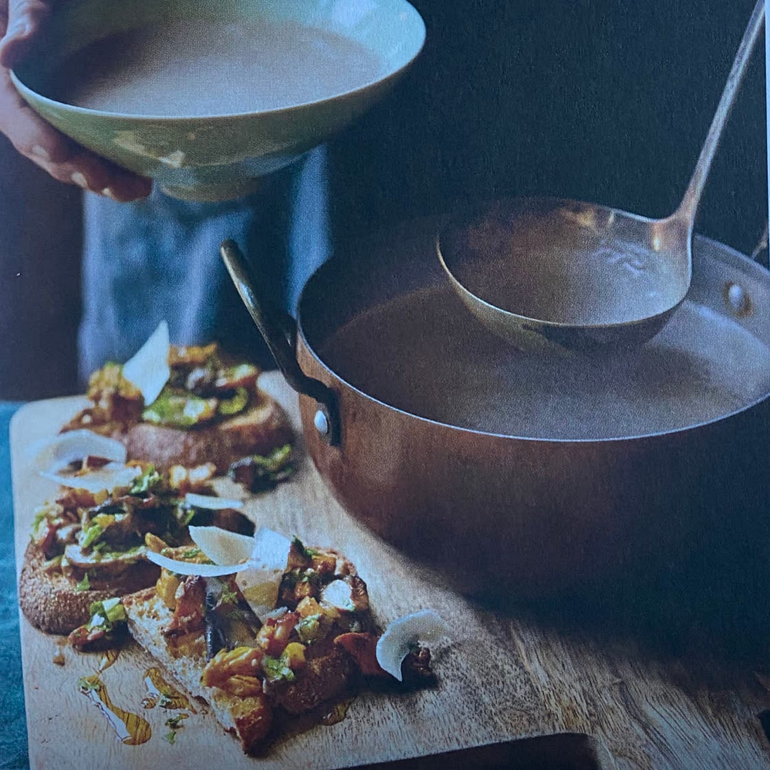 Romige paddenstoelensoep met paddestoel bruschetta