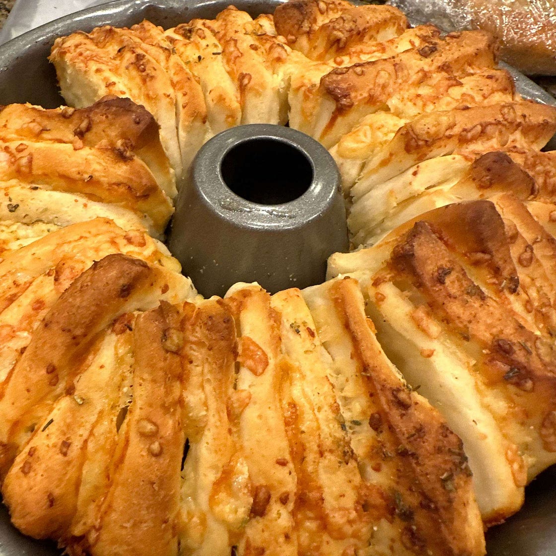 Cheesy garlic pull apart