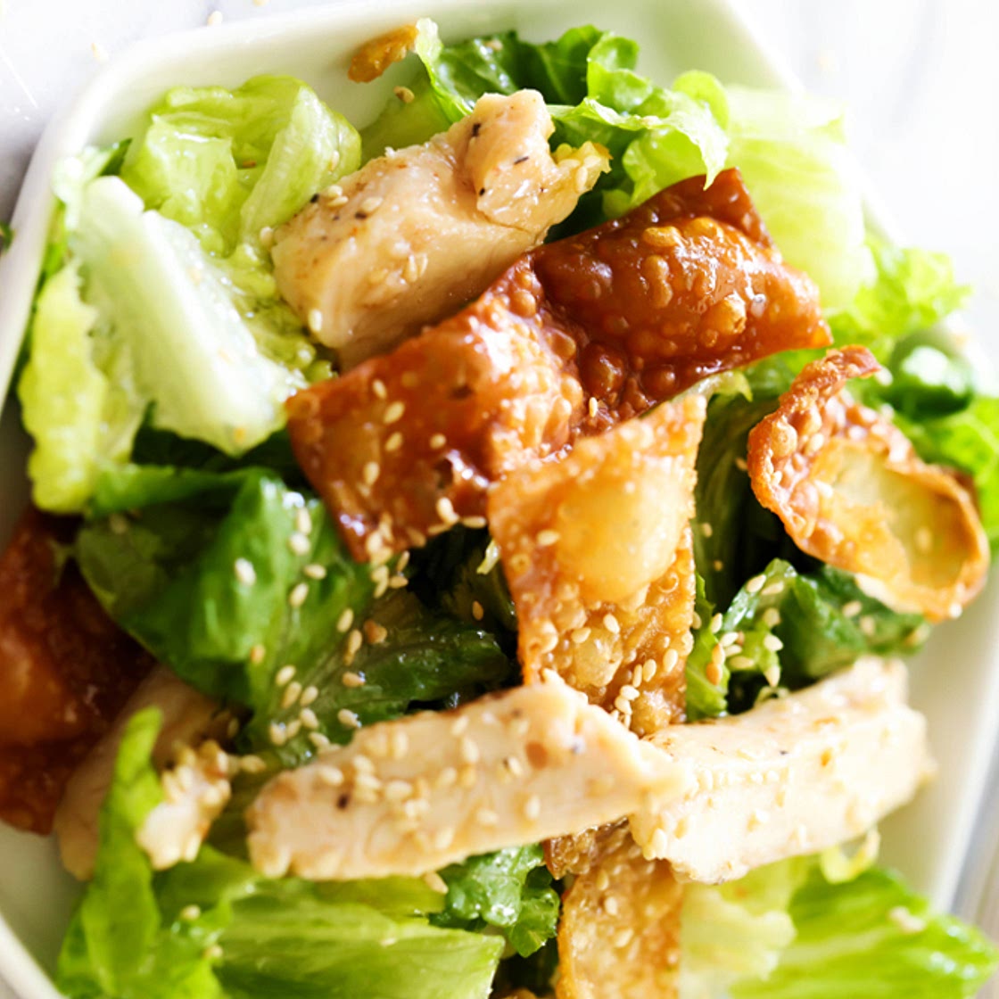 Salade croustillante de wonton au poulet