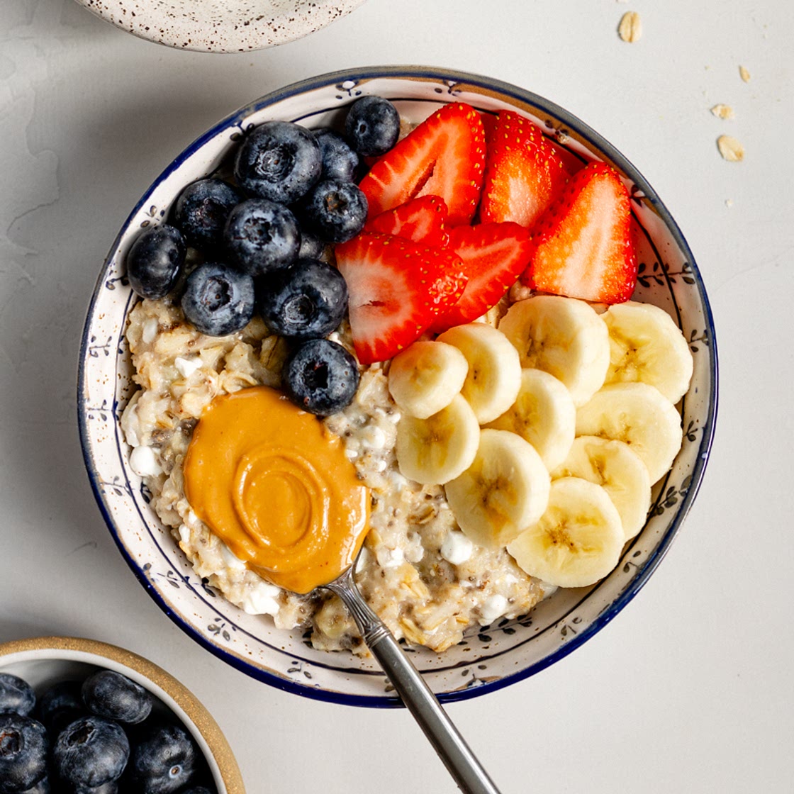 Quick & Healthy Oatmeal with Cottage Cheese