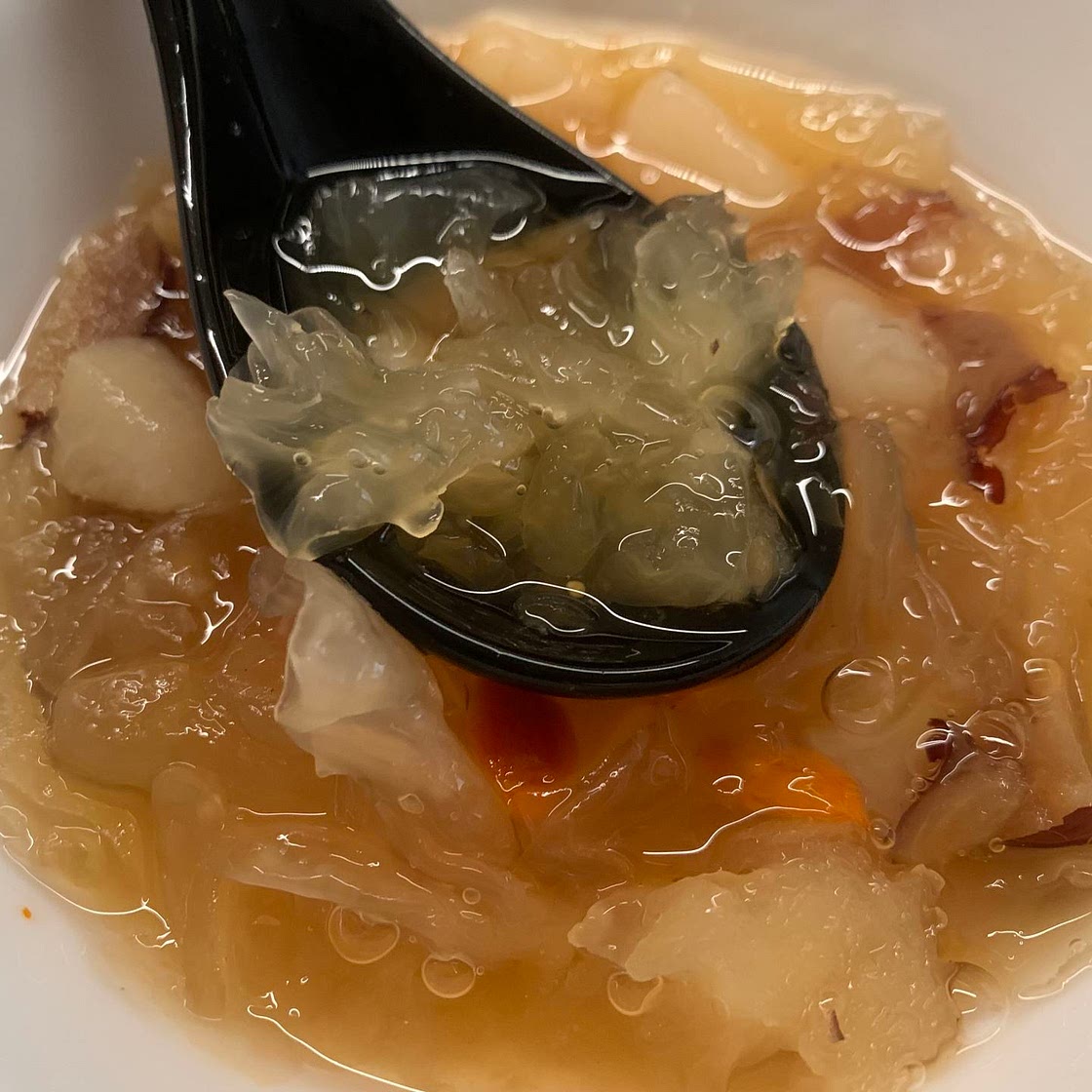 Pear and white wood ears soup