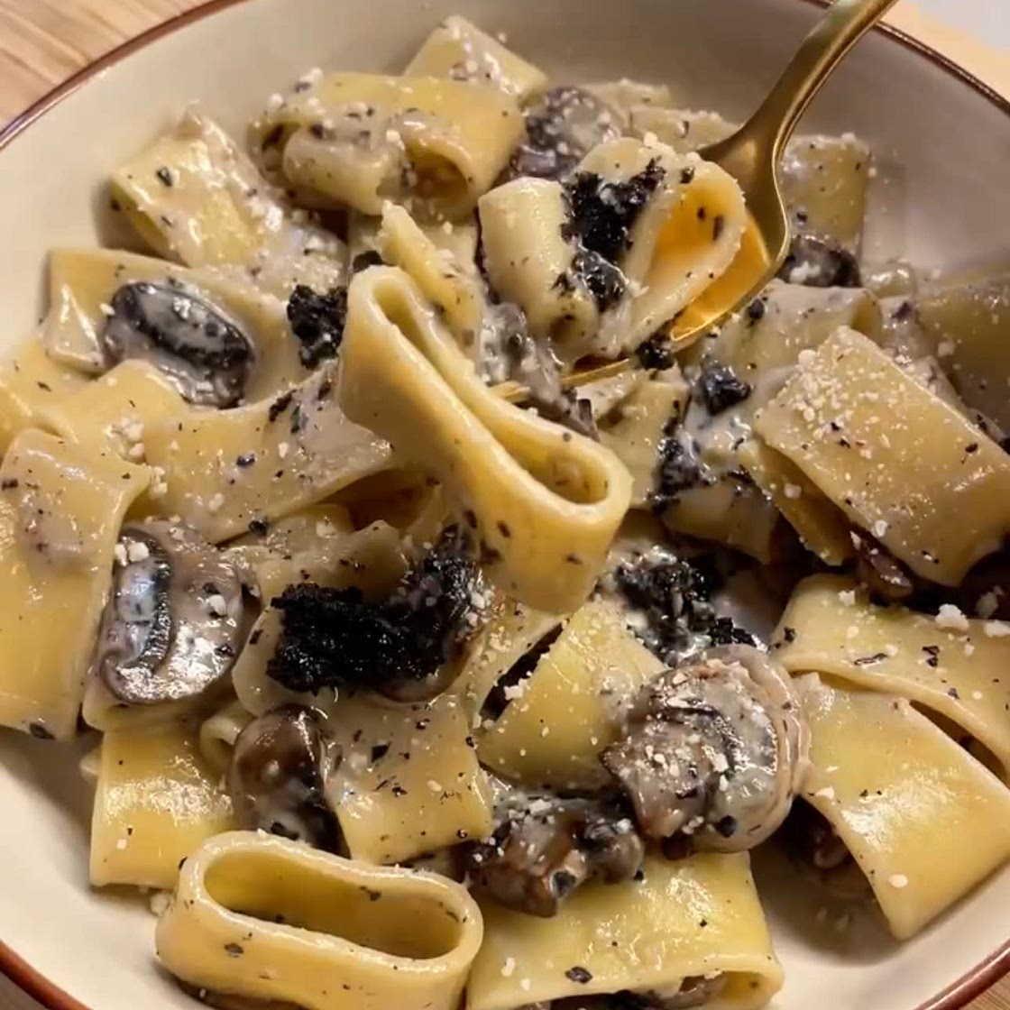 Mushroom & Truffle Cream Pasta (DF)