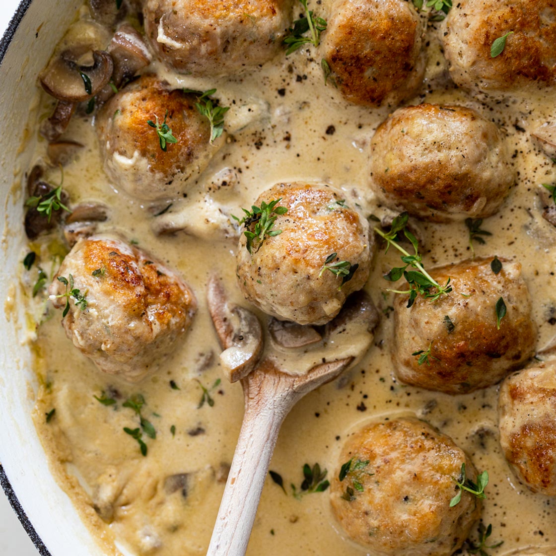 Coq au vin blanc meatballs