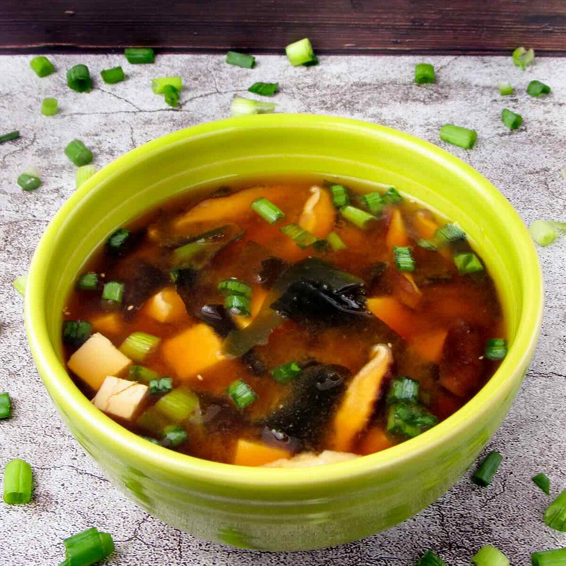 Super Simple Vegan Miso Soup
