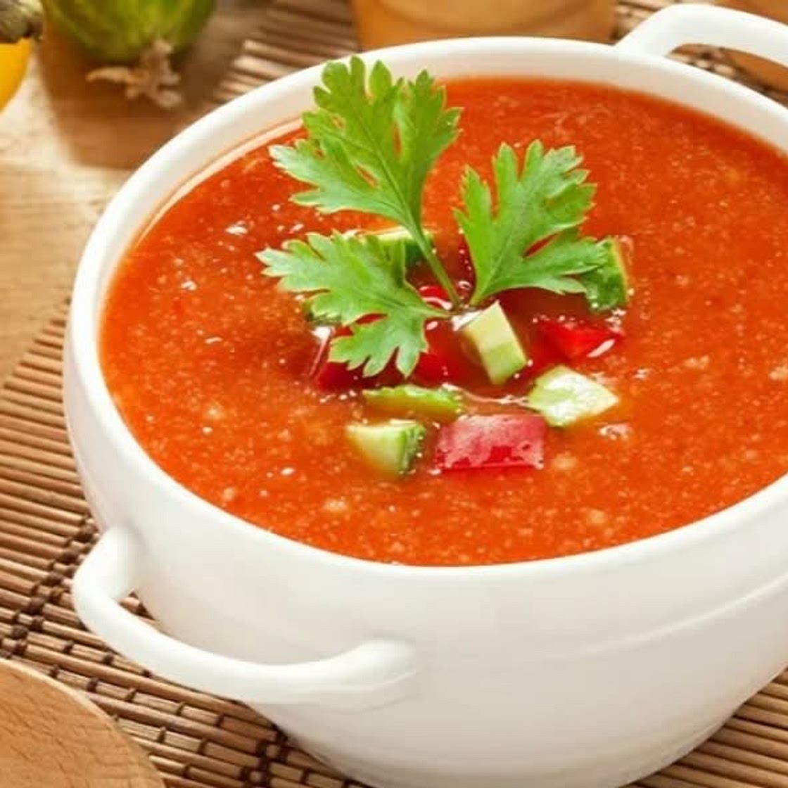 Sopa de tomate natural