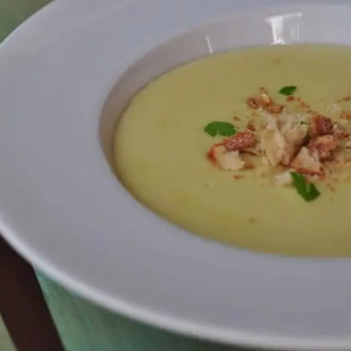 Sopa de brócoli y manzana