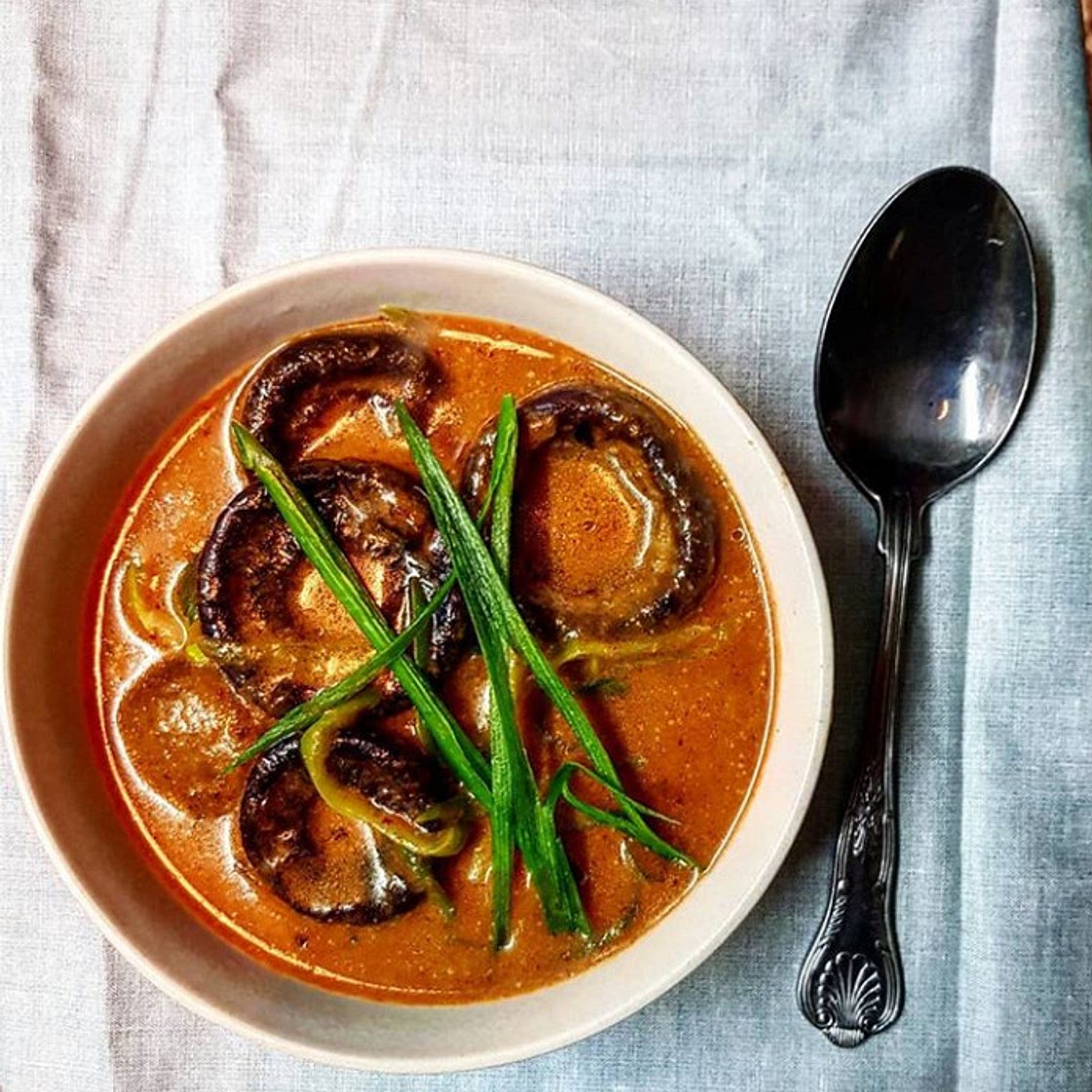 Red Mushroom Curry, 40p (VG/V/DF/GF)