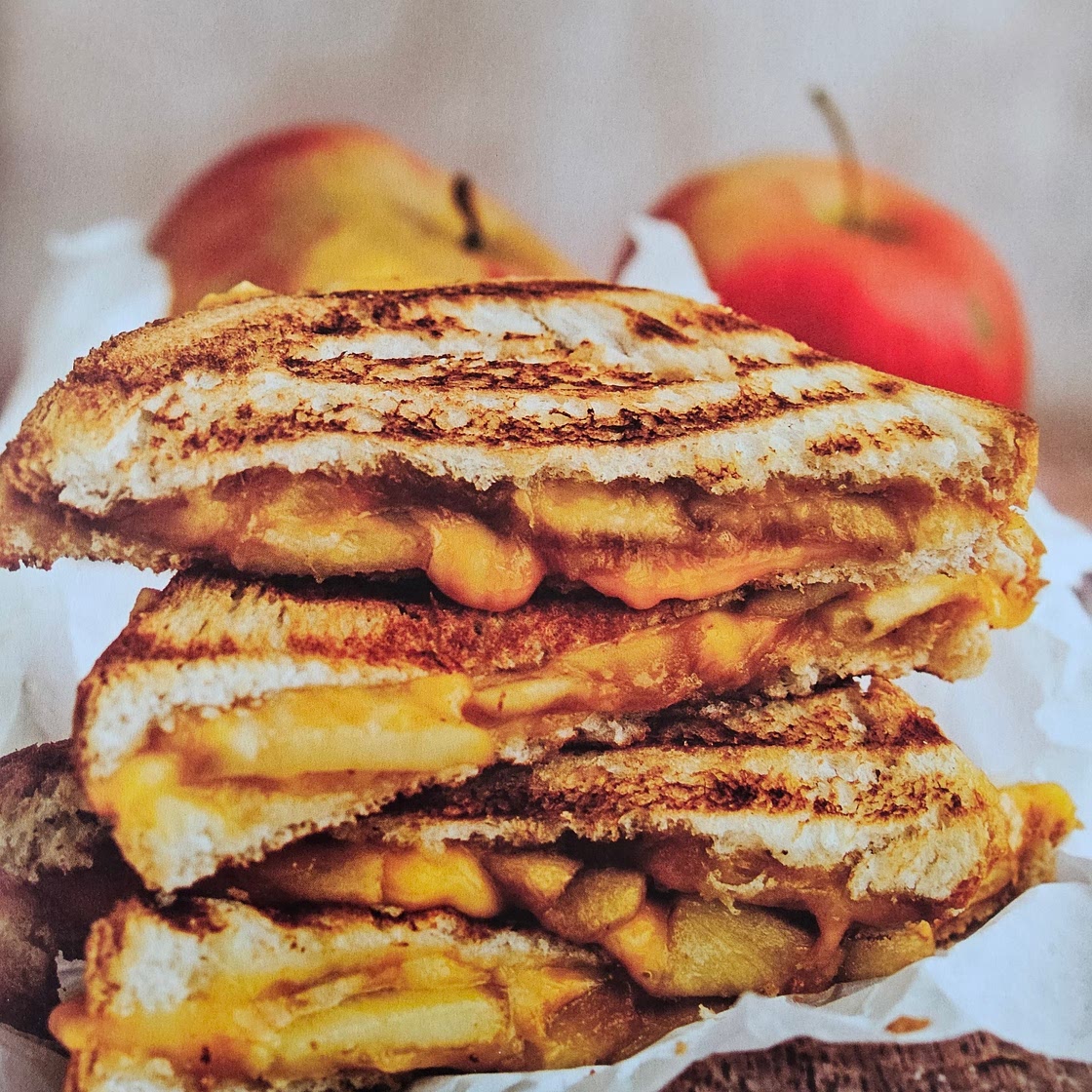 Grilled cheese sandwich with Caramelised apples