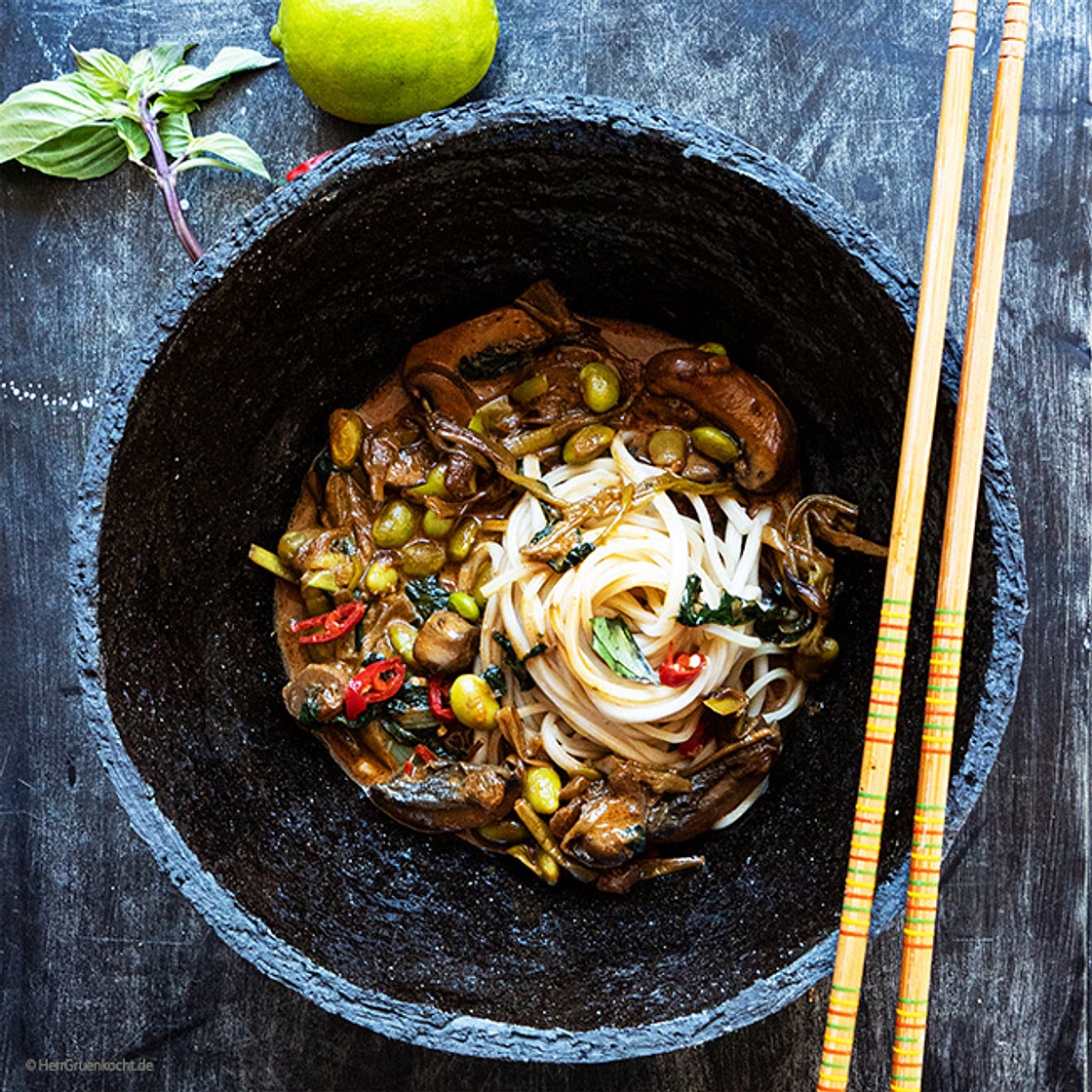 Udon Nudeln in Spicy Kokusmilch 