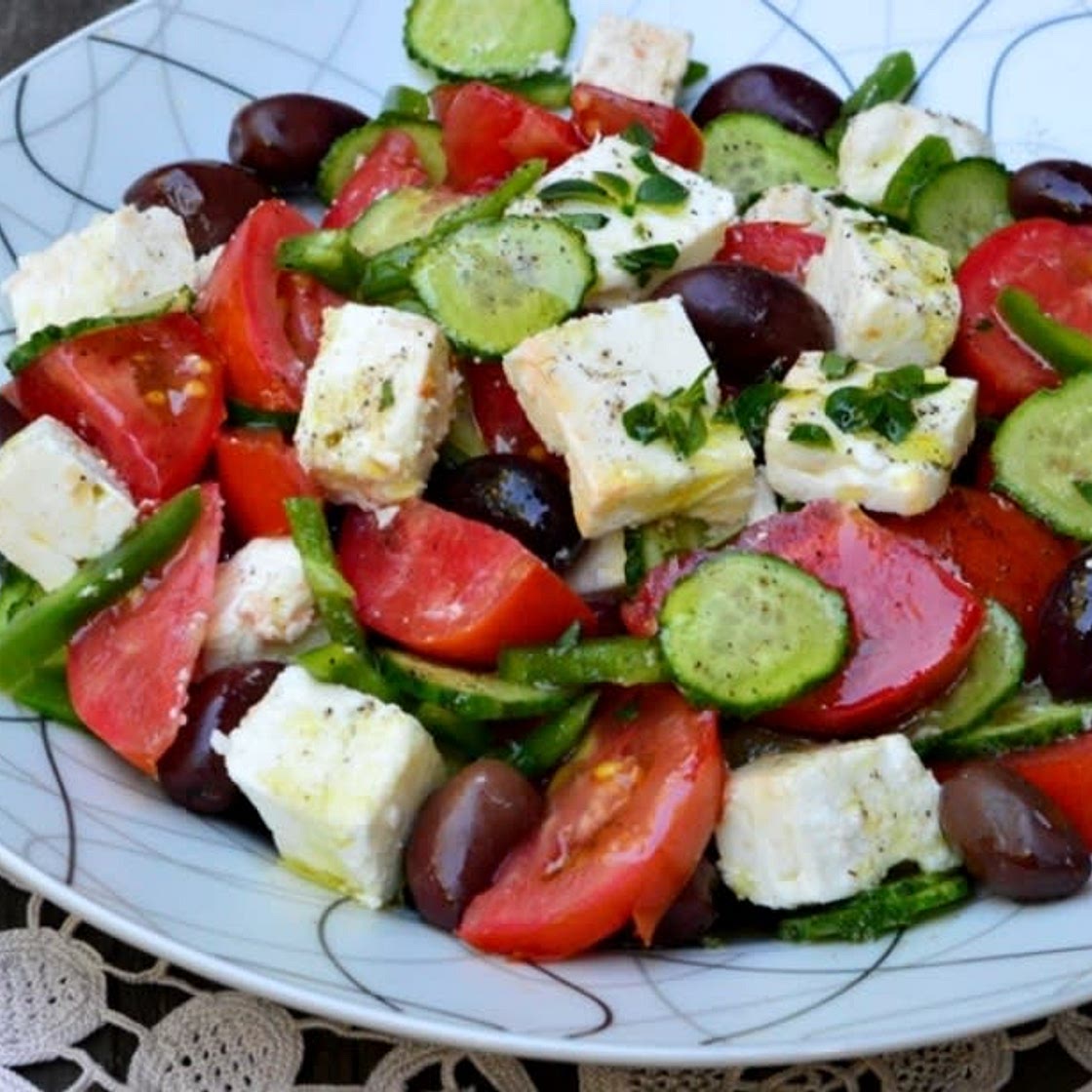 Greek salad ( Recipe is in romanian)