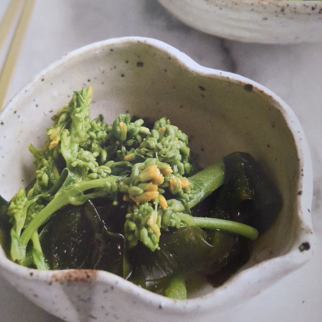 Wakame and broccoli salad