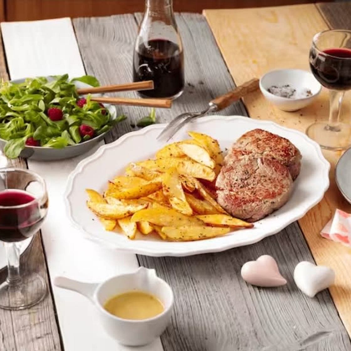 Rinderfilet mit Ofenkartoffeln und Salat