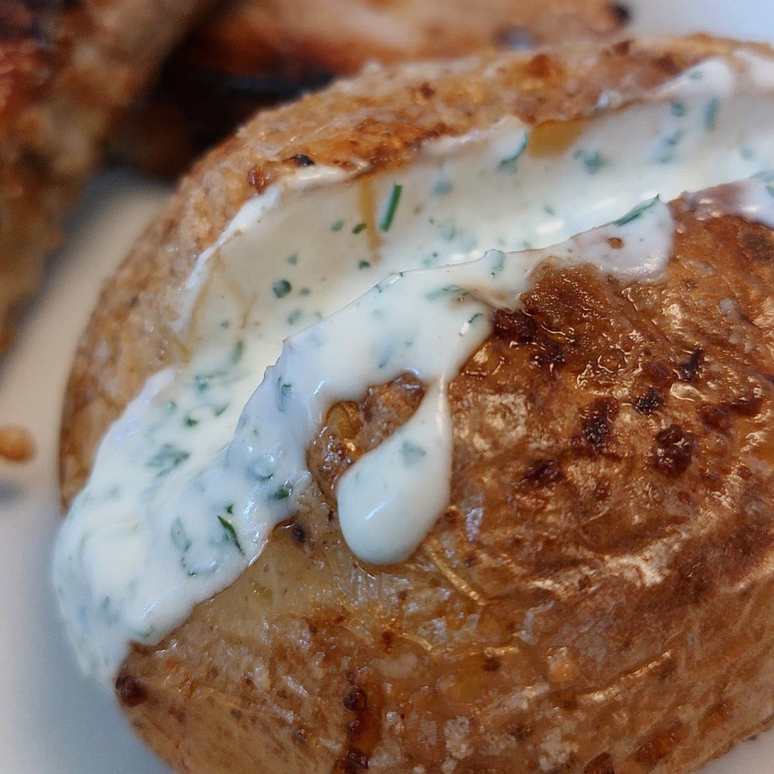 Baked potatoes - Sour cream and chive sauce