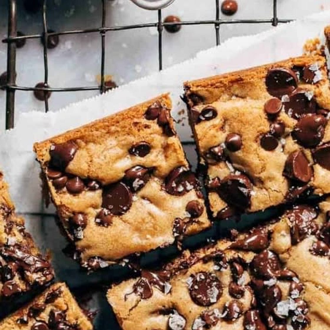 D'licious Chocolate Chip Cookie Bars (Blondies)