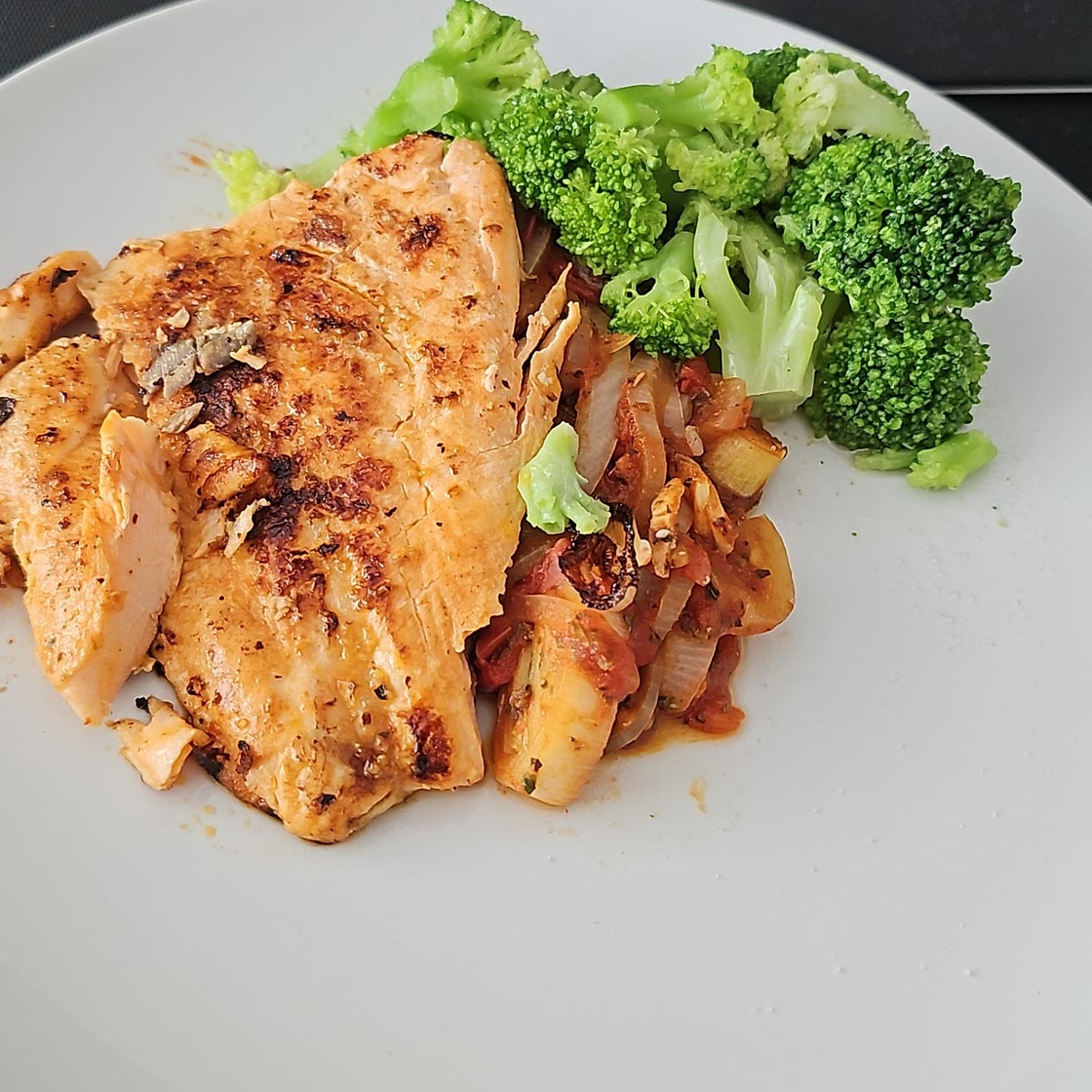 Salmon with vegetables