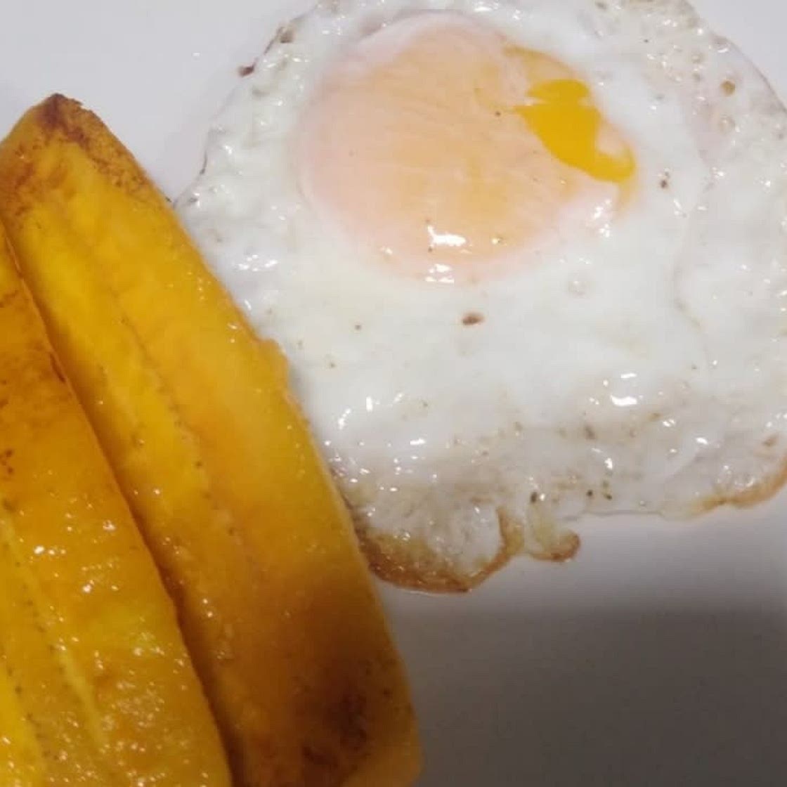 Huevos con plátano