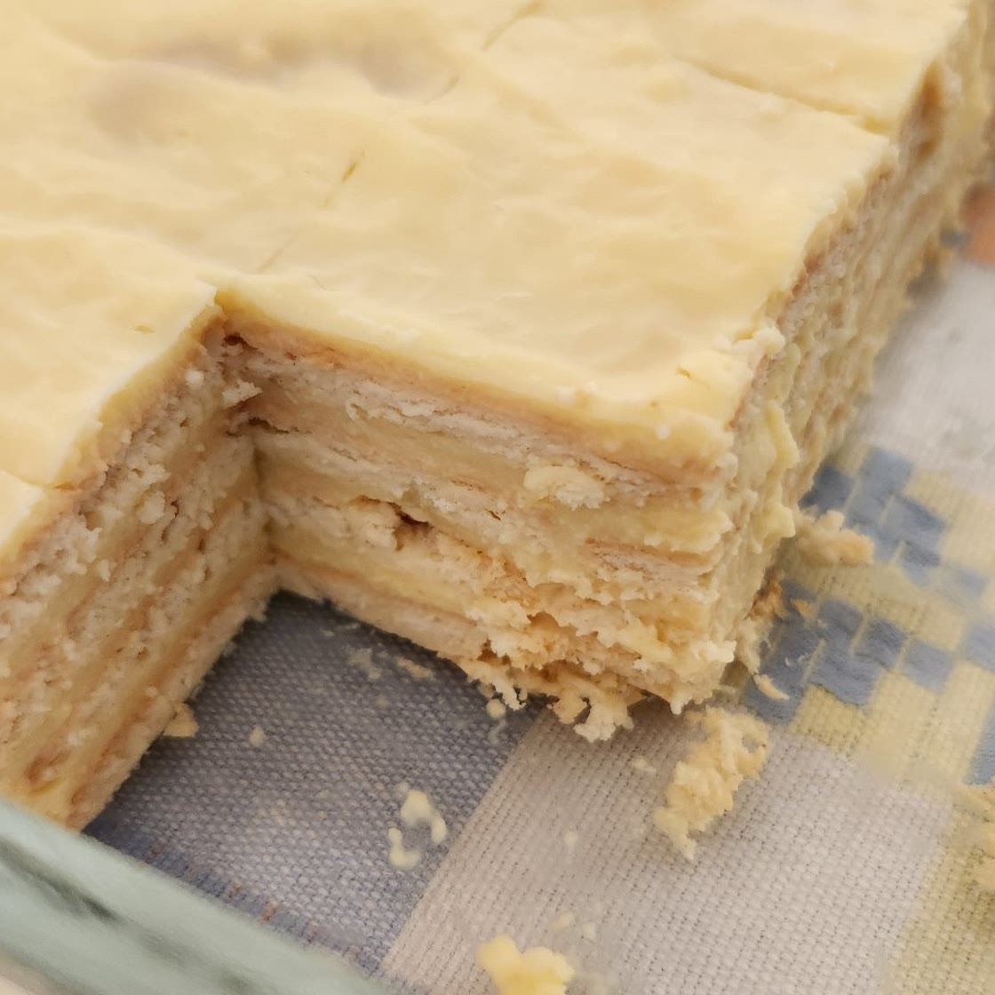 Vanilla biscuit cake